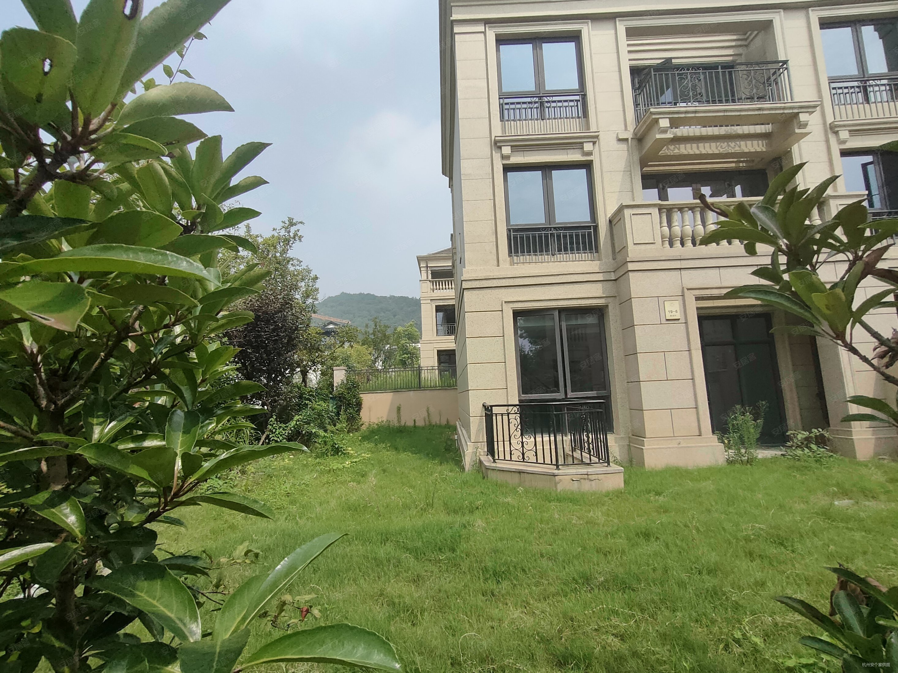 九龙仓雍景山(别墅)4室2厅4卫138.82㎡南570万