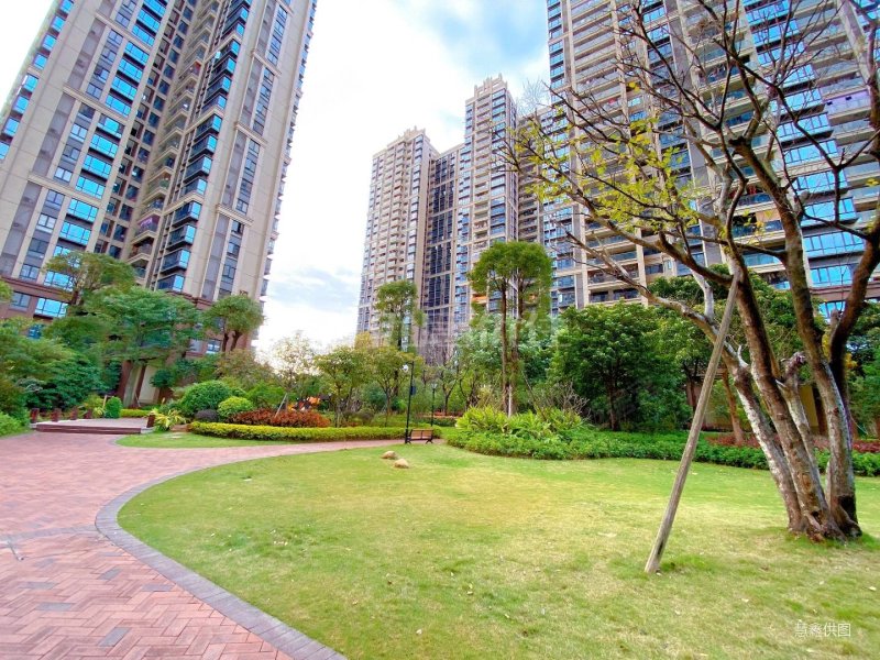 鼎峰尚境 4房2厅 毛坯格局 南北对流 朝南视野开阔