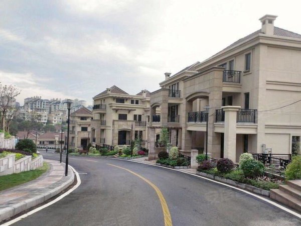 新天半山(别墅)5室3厅5卫豪华装修 居家办公皆可可随时看房