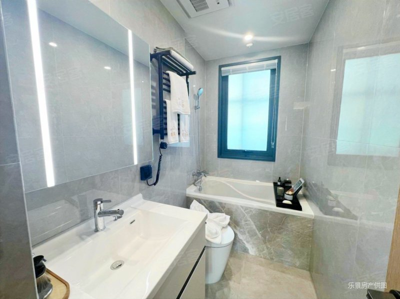 还送地下车位,复地鹿溪雅园(b区)二手房,240万,4室2厅,2卫,136平米