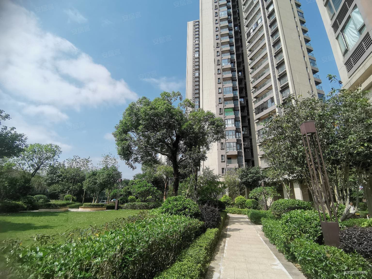 奥园誉山湖四房两厅湖景房售价202万!