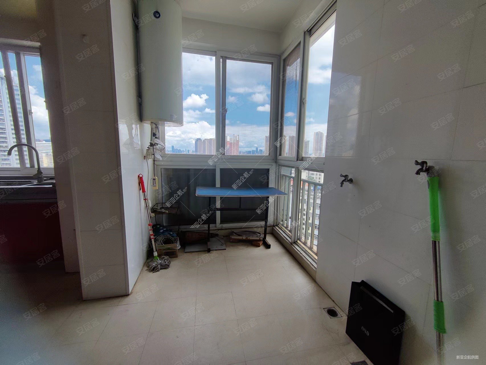 南北西山区政府精装城市领地4房11楼1399平199万