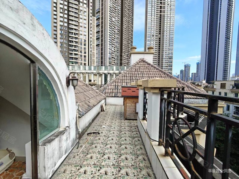 英伦名苑一期140平顶层复式带天台花园