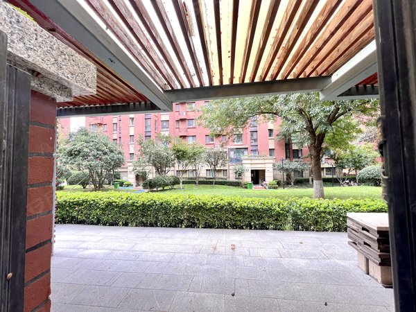 青岛城阳白云山公园青特小镇a区青特小镇a区120平可用460平带院2层