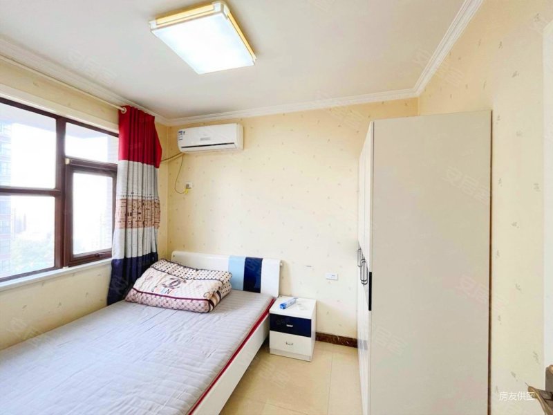 亚星江南小镇 精装修一室一厅 楼层好 采光好 价格可谈