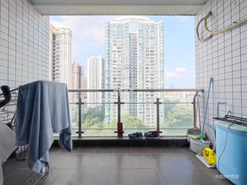 金碧花园三期的电梯高层房两房一厅间隔方正实用厅出阳台