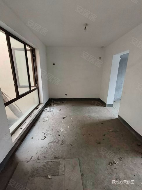 绿地兰宫天井户型采光很好户型好得房率高房东诚心出售