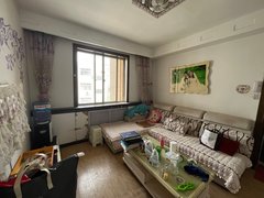 平凉崆峒崆峒城区市直房产三室一厅简单装修，带简单家具，月租1100出租房源真实图片