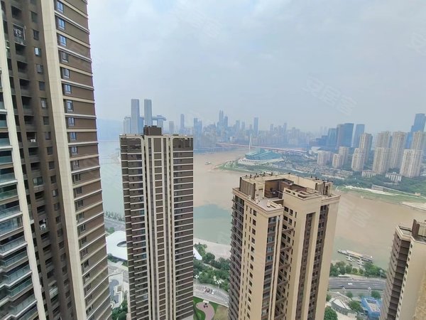 重庆南岸弹子石长嘉汇两江峯长嘉汇 素质小区 环境很好 物业也很好