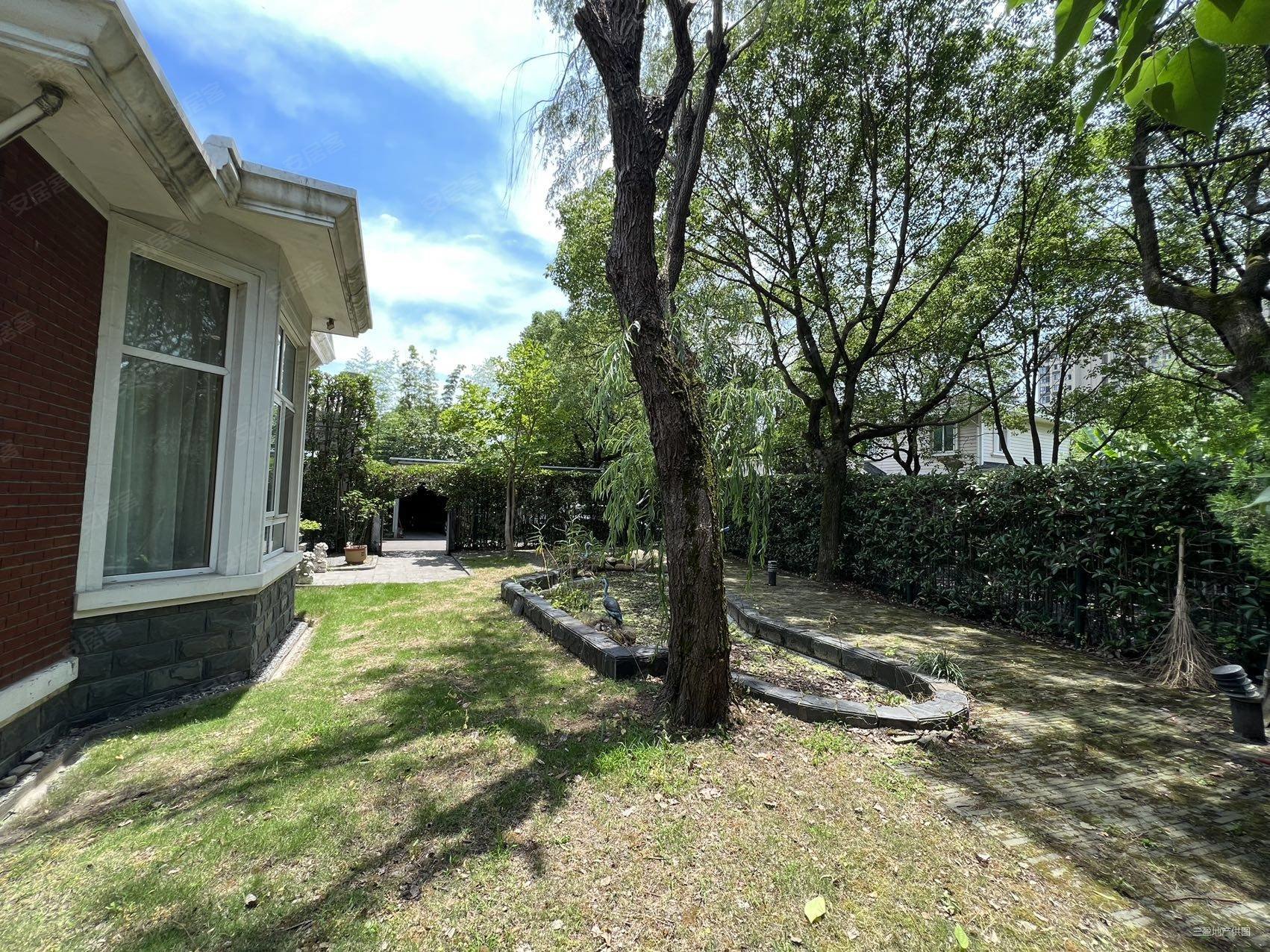 颐景园新出笋盘一期独栋别墅占地千平2580w销售