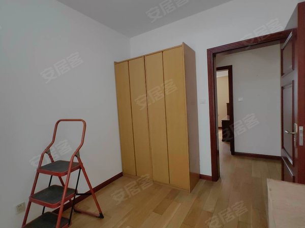 上海杨浦新江湾城戎辉苑10号线新江湾城地铁站,精装电梯4居,近复旦