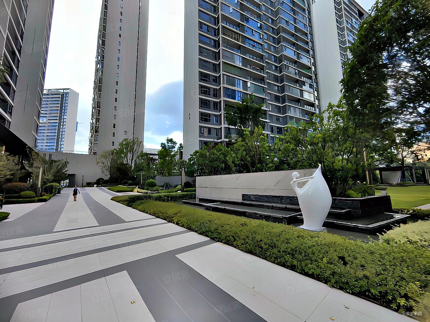 观山湖区金融城旁中海映山湖豪华景观房只有一套手慢无