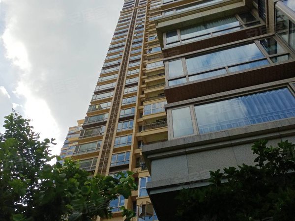 广州番禺汉溪长隆珑翠北区环境优雅,绿化率高,南北通透,交通方便.