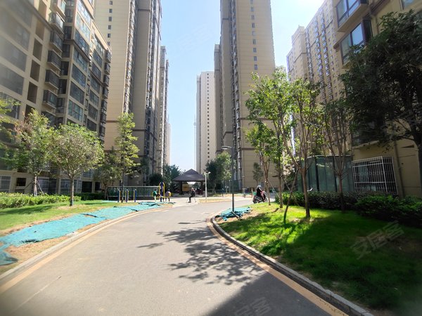 邓州四季花城(3期)四季花城 精装两室 领包入住 停车方便 楼下万德隆