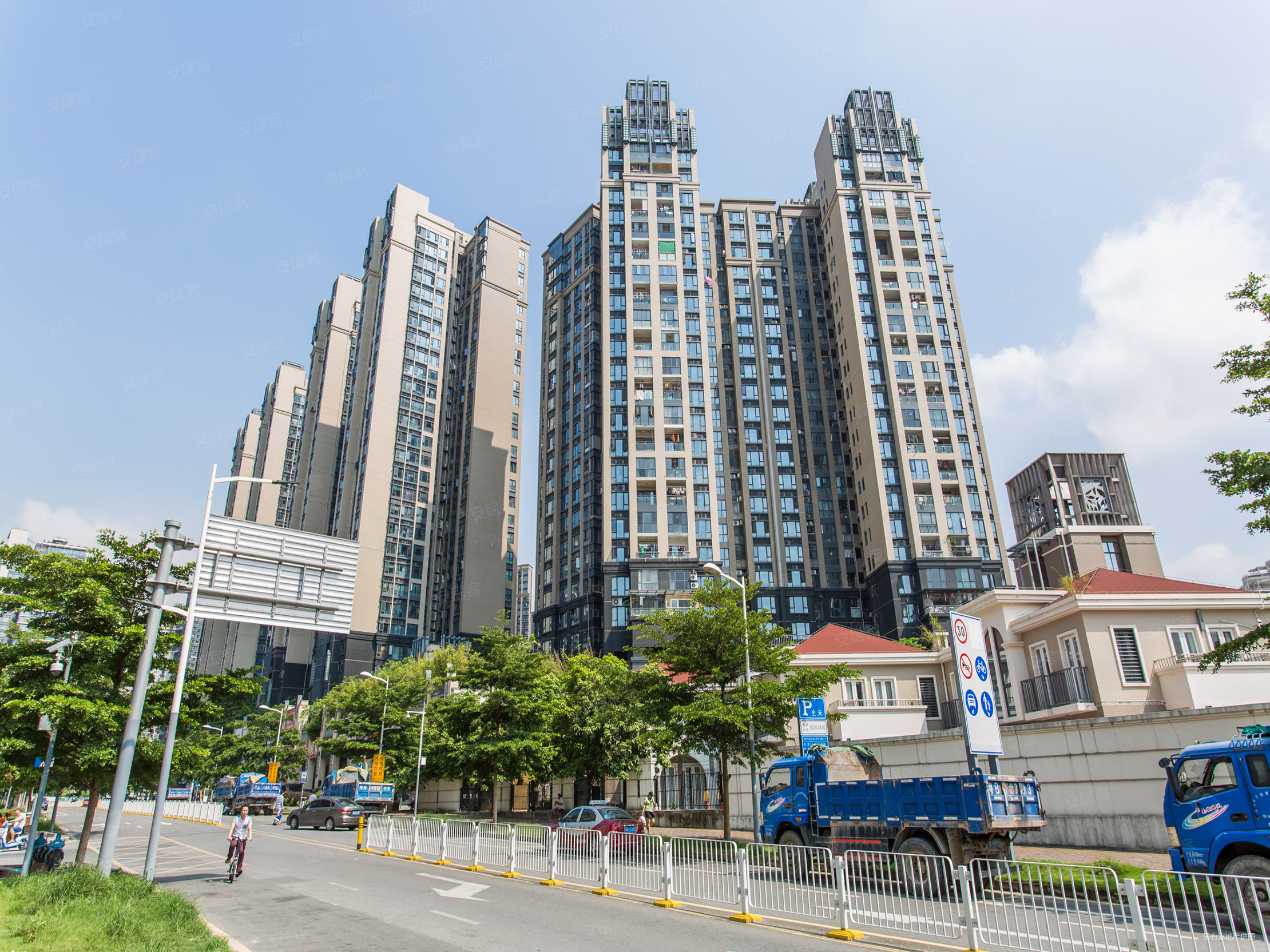 绿景公馆1866(南区)3室2厅2卫89.59㎡南北618万