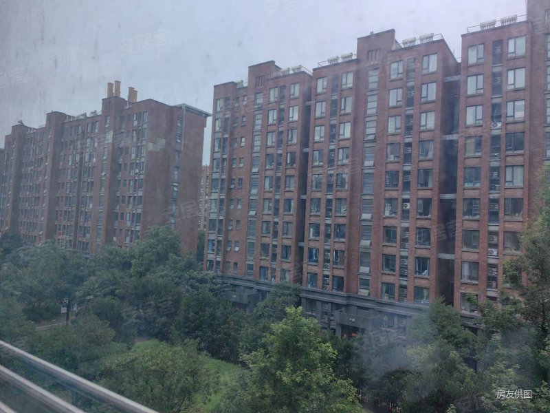 宇业东方红郡 出行方便 刚需两居 板楼 临地铁 有电梯