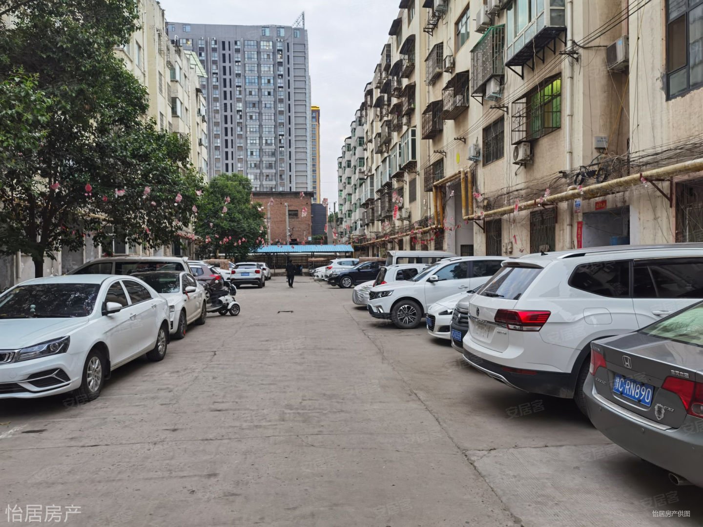 30万急售馨悦小区大面积3室性价比超高双气齐能贷款