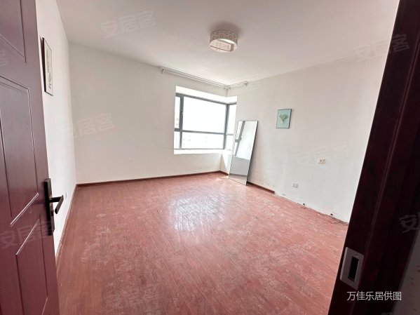 瑞南紫郡 产权清晰 中间好楼层 南北通透 小区新 双卫生间