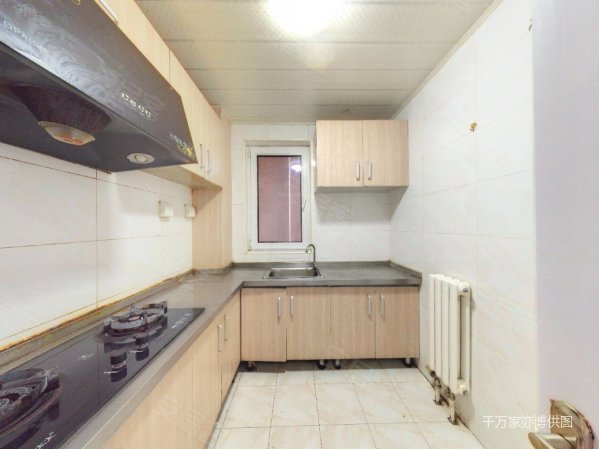 南海雅苑 医疗配套成熟 满五一套房 带电梯 小区新 商品住宅