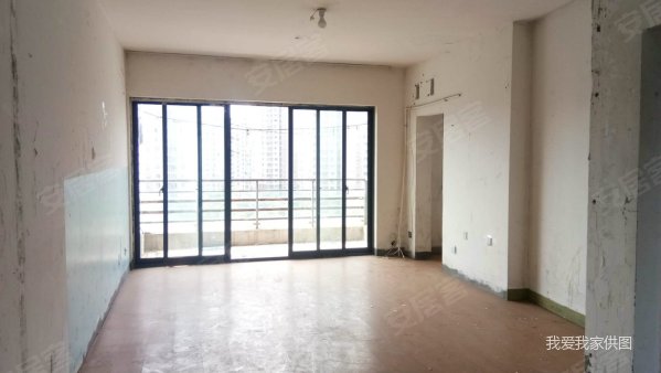 毛坯房大三房,满五年唯一,有钥匙,照片实地拍摄,无虚假