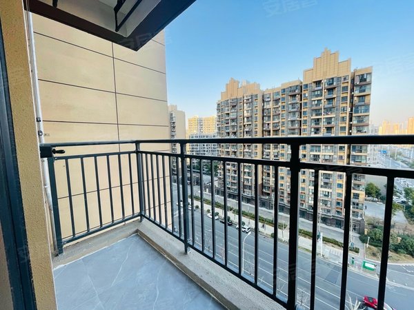 武汉汉阳建港鹦鹉名邸开年疯抢!精装三室一厅!全新装修!临江腾广场!