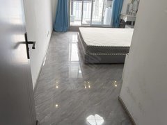 扬中扬中市区市中心云腾国际有带阳台带独卫出租，出租房源真实图片