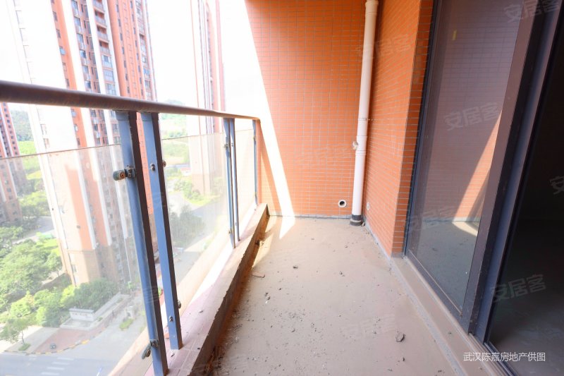 江南花山郡 毛坯性价比第 中层 满两年 随时看房 全明户型