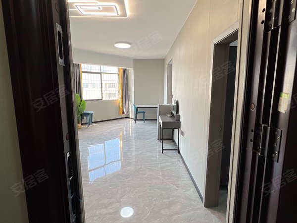 深圳龙华民治龙润大厦民治地铁站999米龙润大厦近碧水龙庭电梯特大三