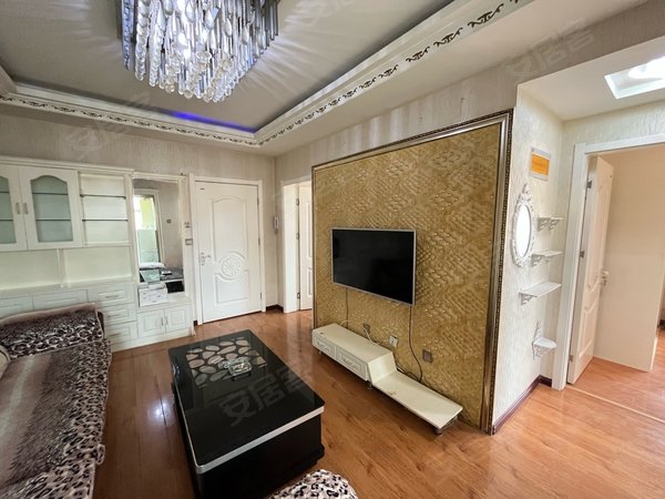 临夏临夏市金泰中央广场蓝天家园蓝天路边高层电梯正规两室带家具出租