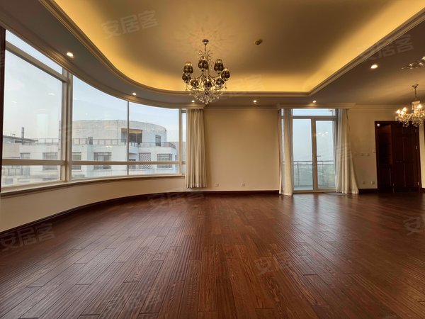 空中花园户型 三面观景 大客厅 棕榈泉泛海国际观湖出租房源真实图片