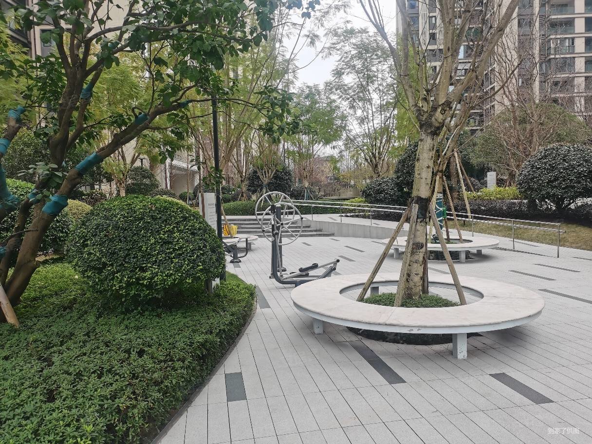 急售九曲河轻轨站旁龙湖九里峰景四房175万