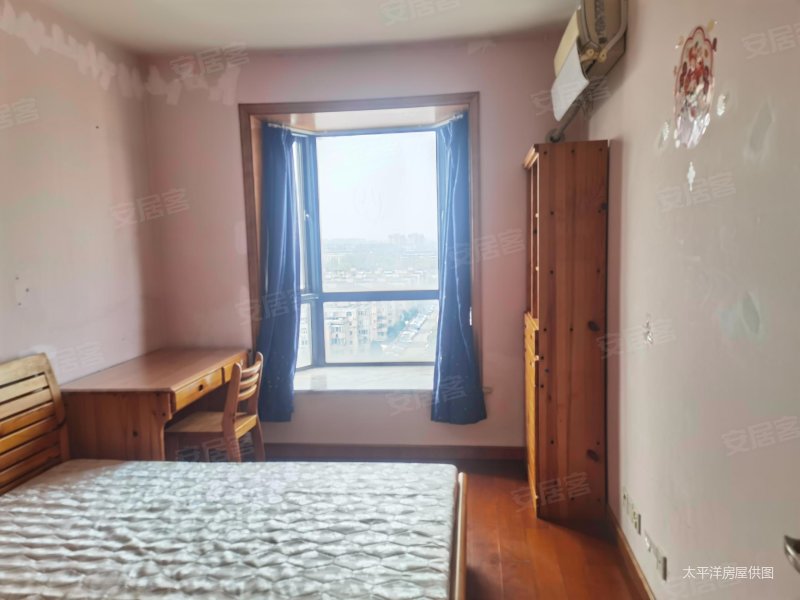 新挂牌,景观楼层三房,小区中心位置,带产权车位,看房随时,东方花园