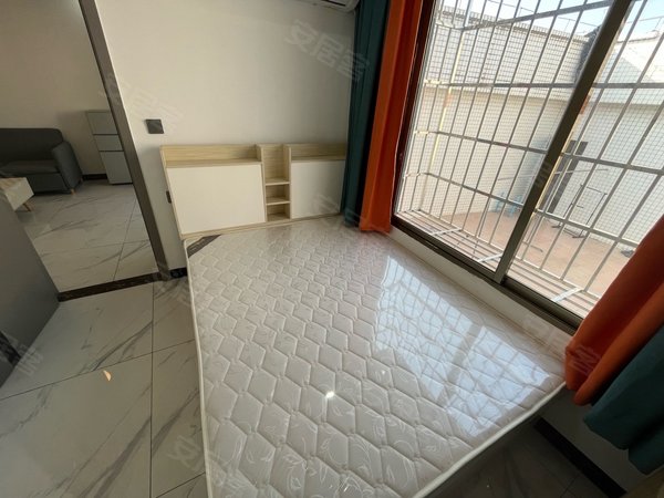 广州番禺大石大山村周岸坊后街二巷2号小区3号线大石 超大两房一厅70