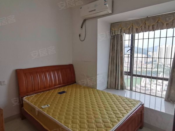 东莞凤岗凤岗中心锦龙又一城凤岗中心沃尔玛旁 3室 2厅  1卫,家电家私