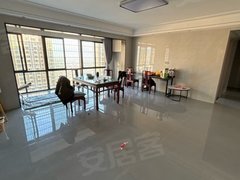 莆田荔城正荣财富中心陡门小区 4室2厅2卫出租房源真实图片