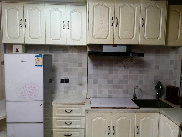 包头昆都仑丰盈道京奥港花园(商住楼)押一付一，帝景豪华装修，带空调，包网络，全家配套实木家具出租房源真实图片