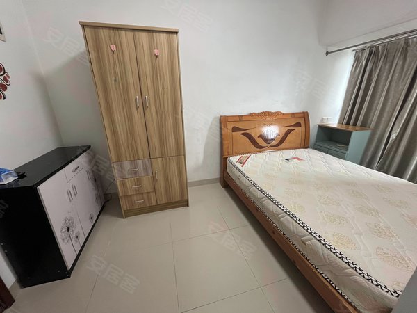 深圳福田华强南桐林城市广场桐林公寓精装大单房,高楼层,朝东南向