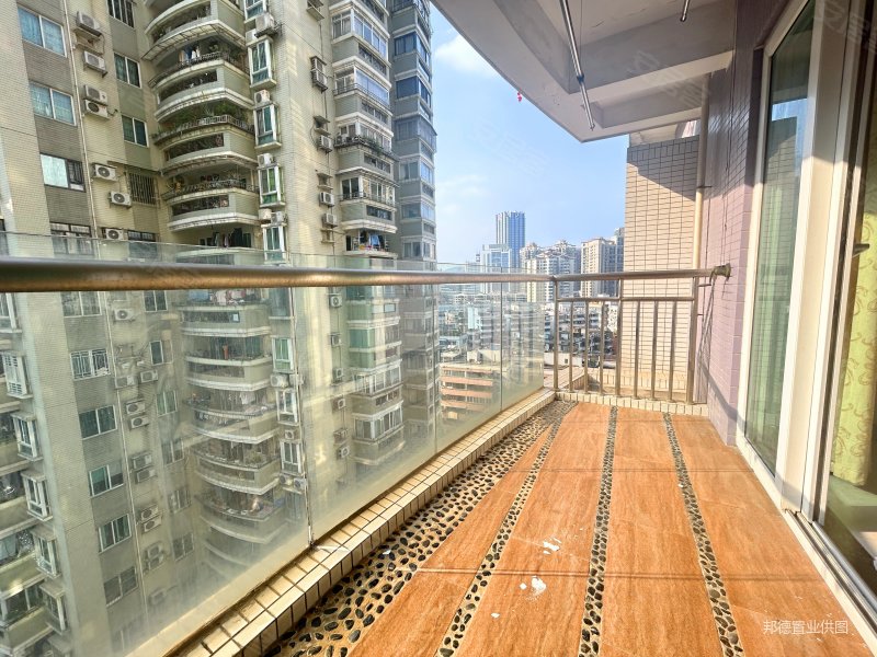 杨箕 富力东堤湾 南北通透 有电梯 装修好 满五   临地铁