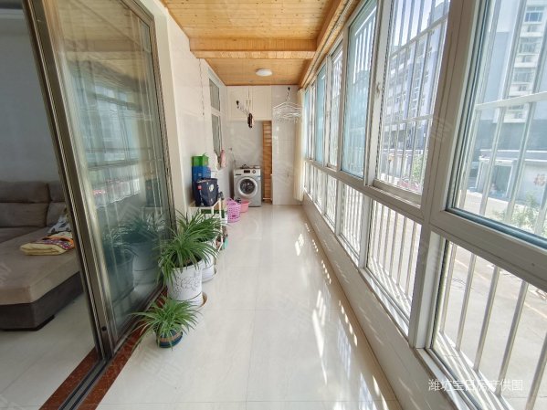 城东泰华近宝丽花园1楼140平三室精装带车库南北通透