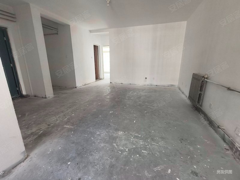 东李新苑 东李封闭小区 套二双厅 近2号地铁 有停车位好楼层