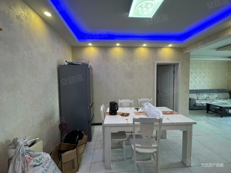 出售临湖雅苑两室两厅精装采光无遮挡价格美丽