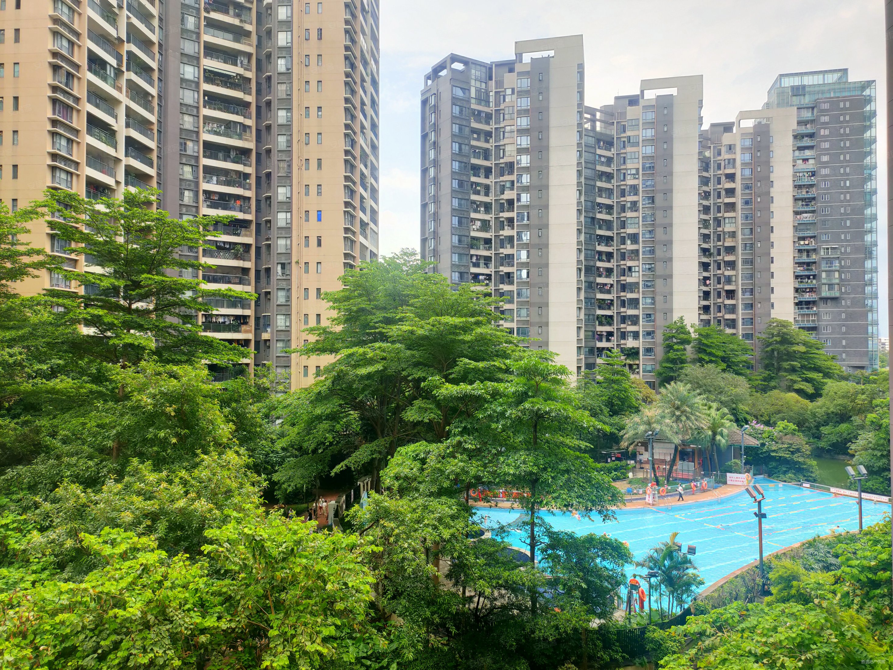 中粮万科金域蓝湾2室2厅1卫83.35㎡南北380万