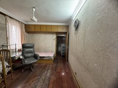 上海普陀武宁地铁口，楼层好光线好，一房一厅适合一家人住，看房有钥匙出租房源真实图片