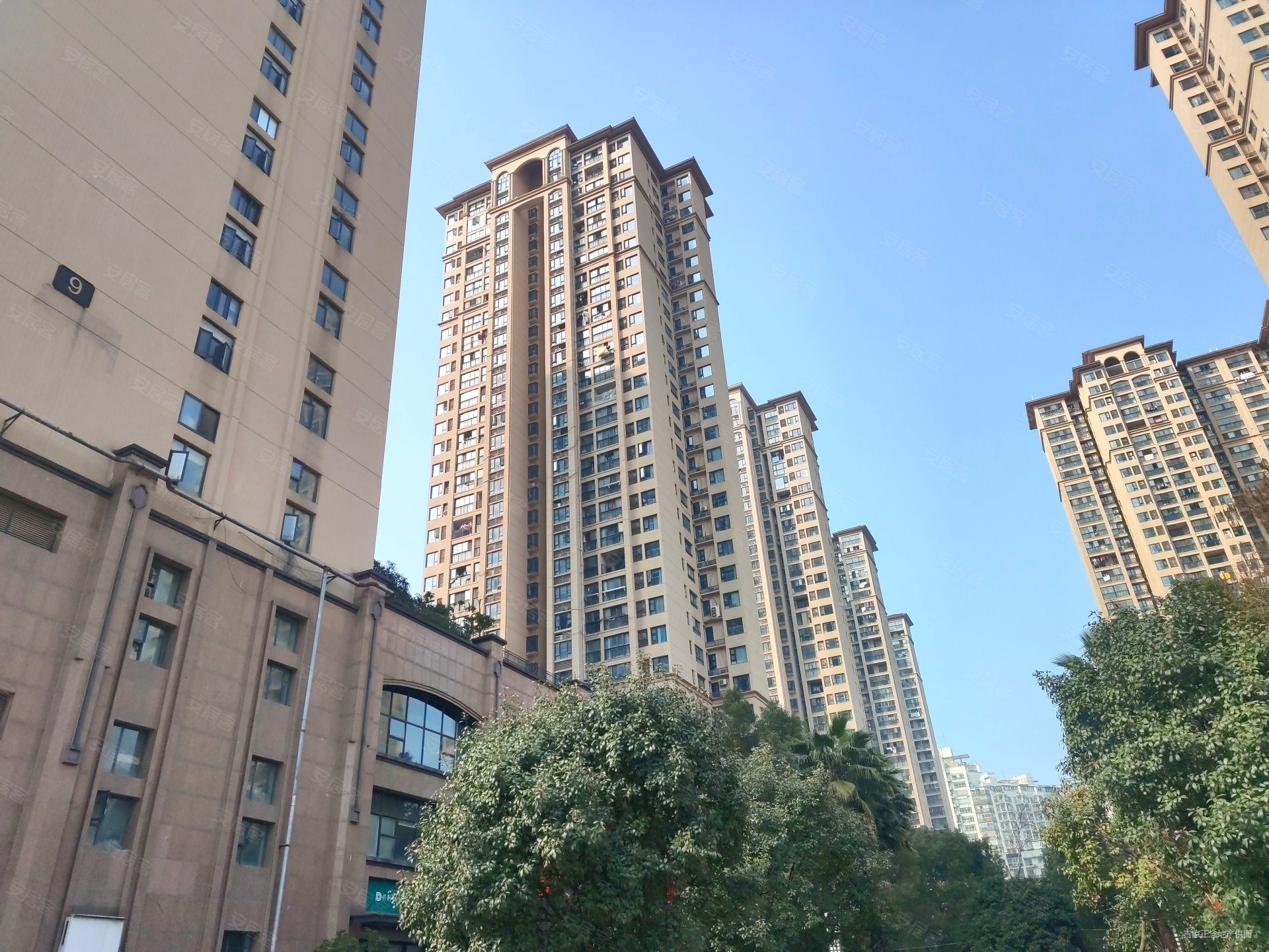 光谷步行街关山大道保利花园旁保利茉莉公馆朝南精装两房