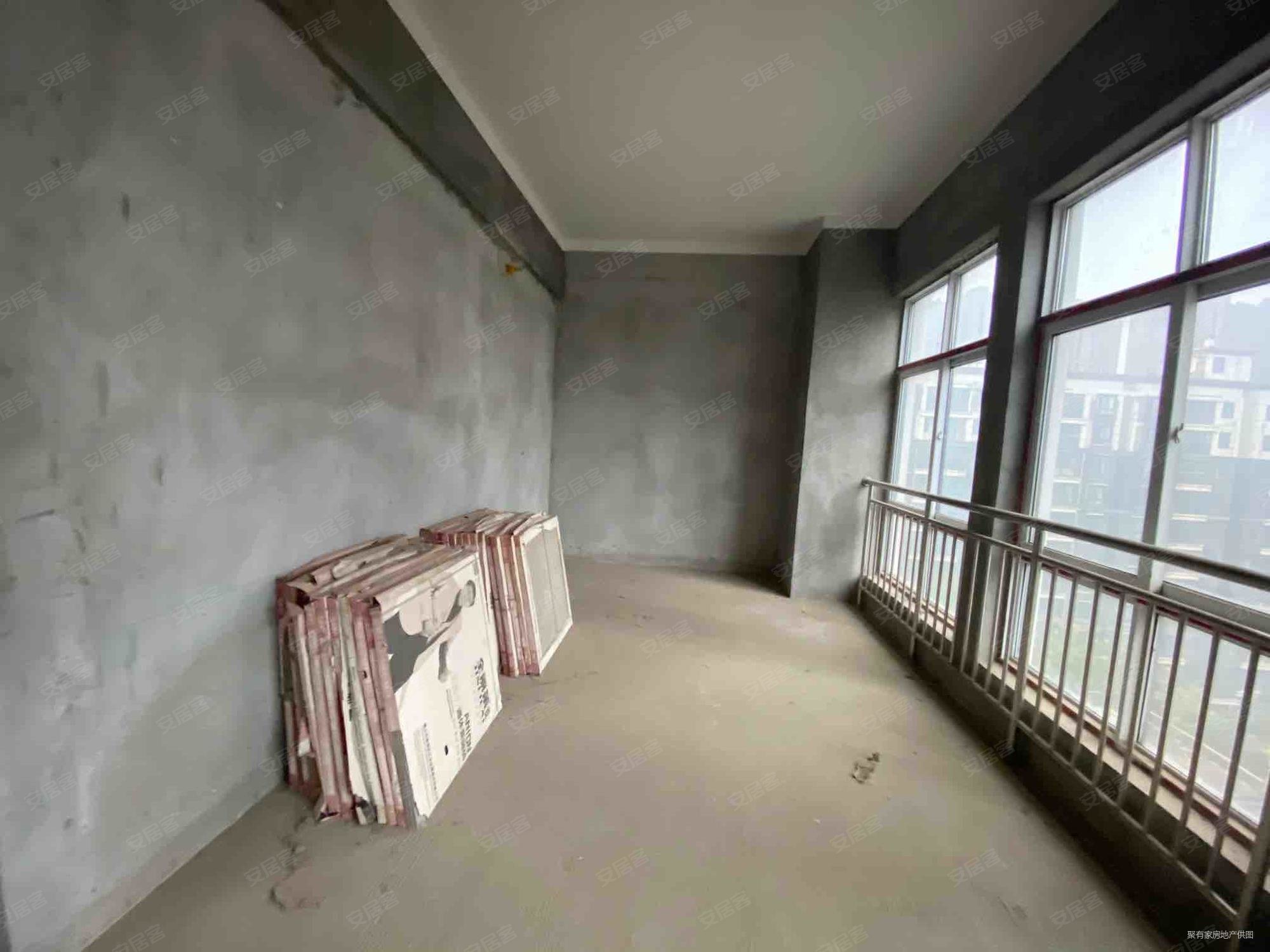 武湖新天地南区房龄新电梯房南向采光好满二近地铁