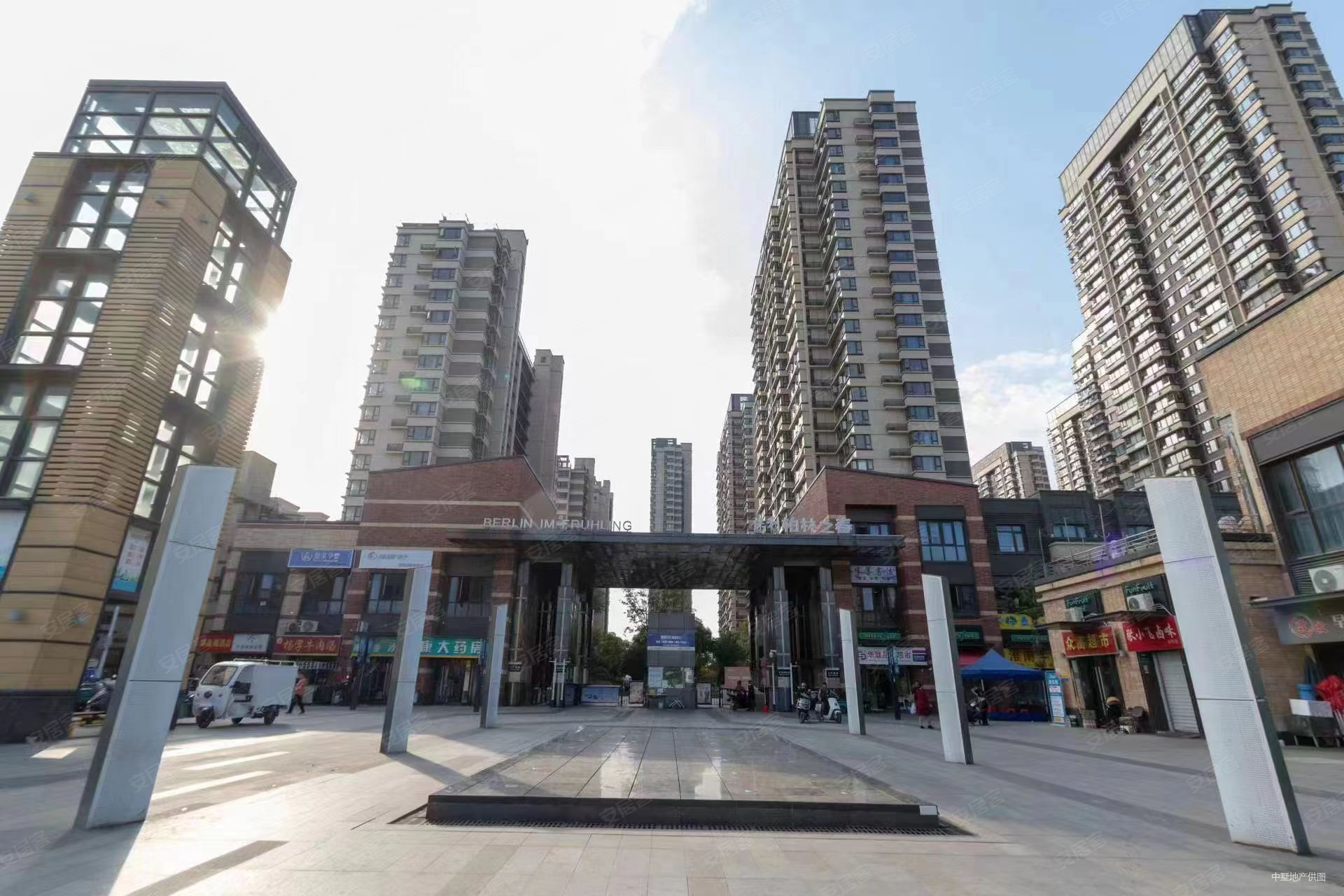 保利柏林之春南北通透四居室精装4号地铁口急售好房急售