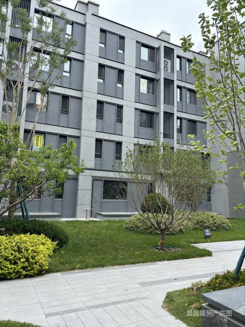 212一楼带花园带地下室,不挡光视野开阔!