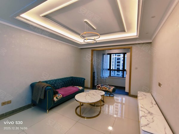 包头九原富力城富力城(D区)新装修 有空调 温馨两居 家具家电齐全拎包入住 干净立整出租房源真实图片