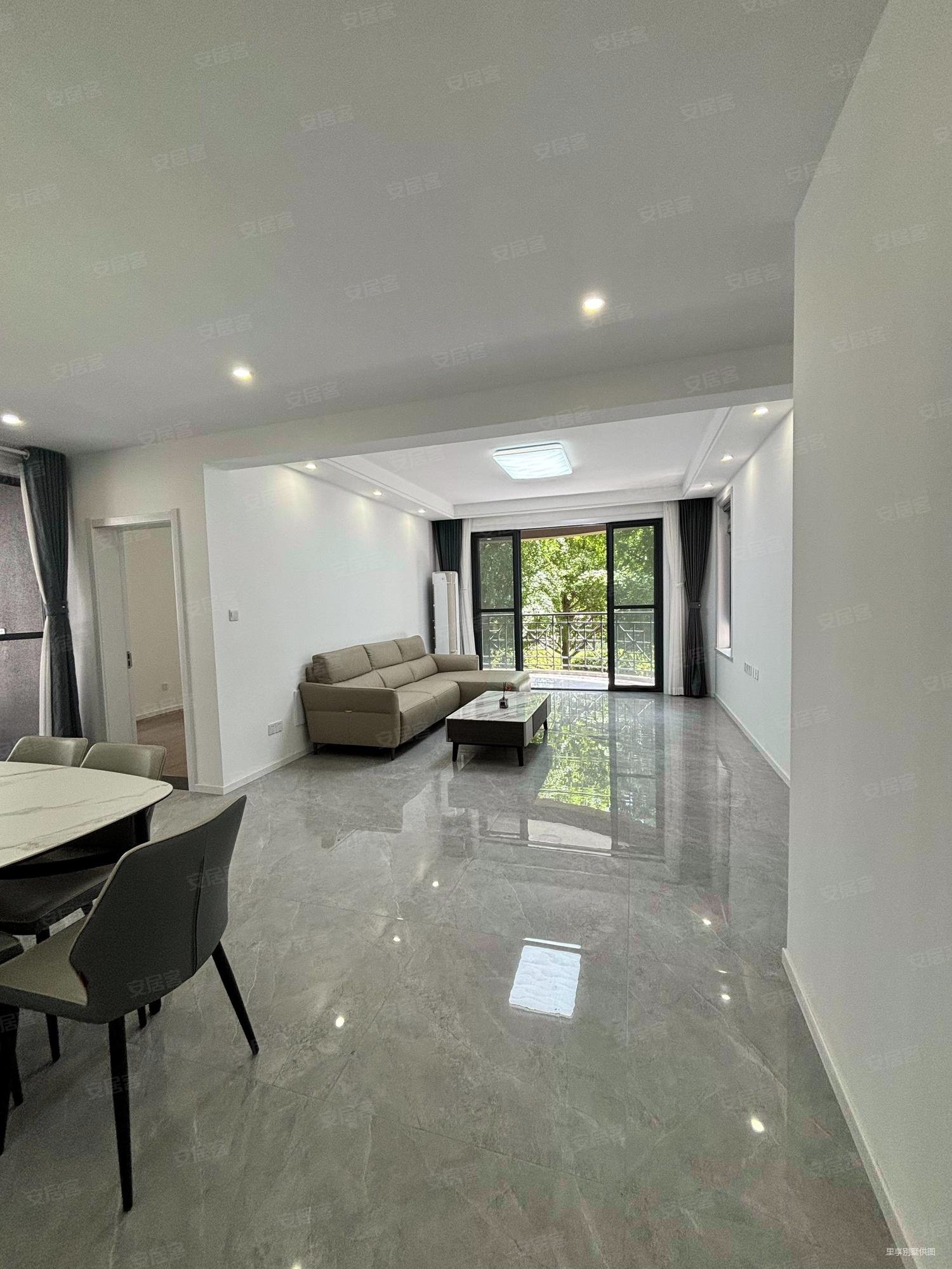 金桥爱建园豪装4房从未入住带3阳台有钥匙随时看