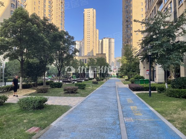 荆州沙市红门路中央华府中央华府 精装三房 家电全齐出租房源真实图片